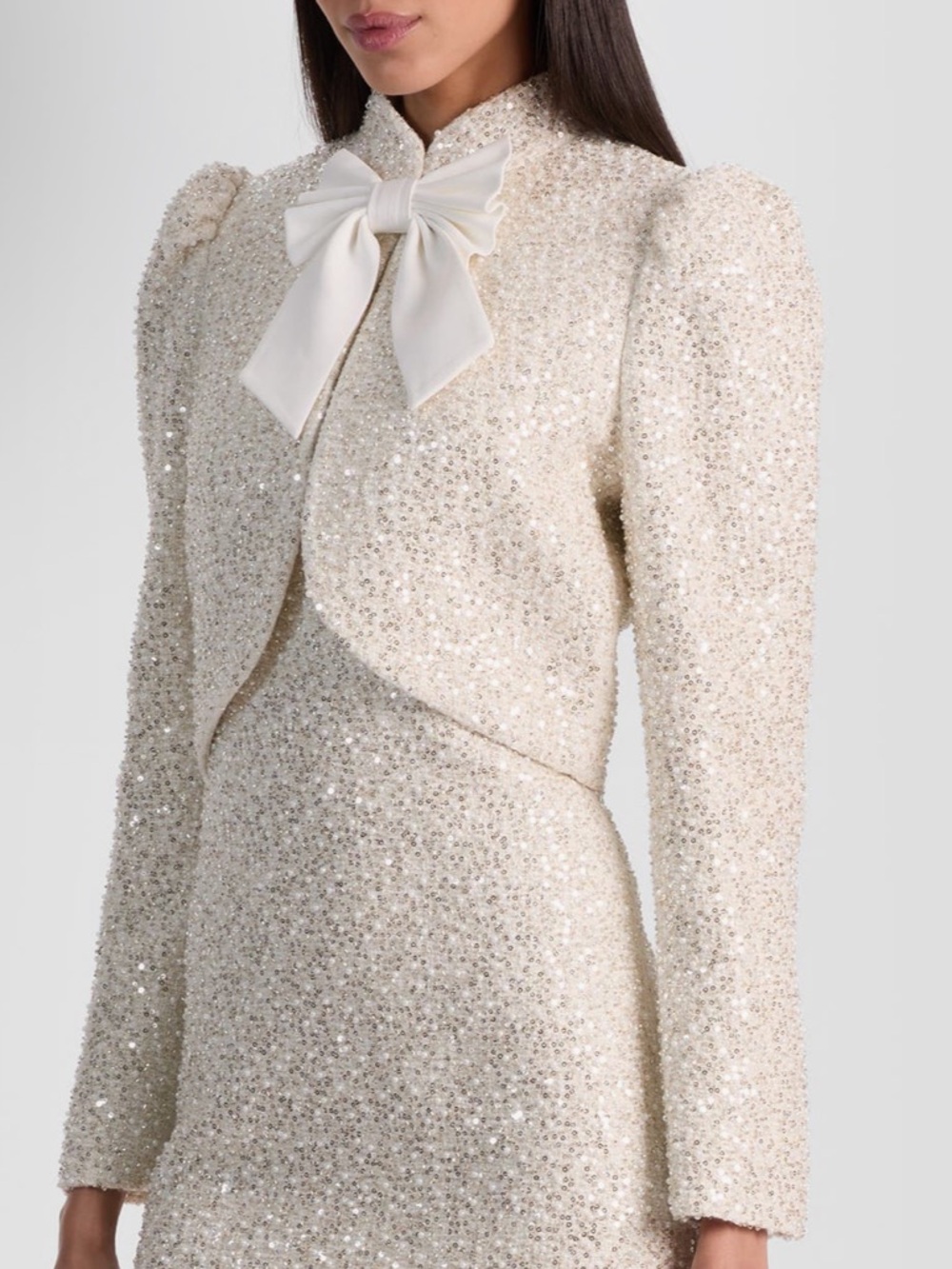 Alice + Olivia
Ilaria Sequin & Bead
Embellished Crop - Picture 15 of 16